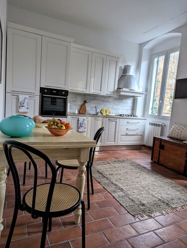 Charming La Spezia Apartment, 15 min walk to Train Station