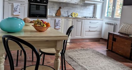 Charming La Spezia Apartment, 15 min walk to Train Station