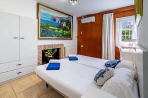 Unclassified image, 4 of 29, button