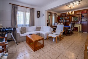 TV - Migjorn - 10 metres away from the beach (Palma)