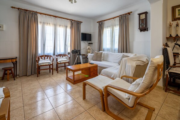 TV - Migjorn - 10 metres away from the beach (Palma)