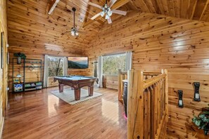 Games room - 3 Bedroom, Sleeps 10, Close to town w Pool, Hot Tub, Sauna and Game Room! (Sevierville)