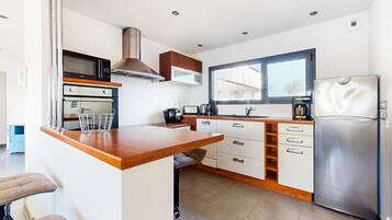 Fridge, oven, dishwasher