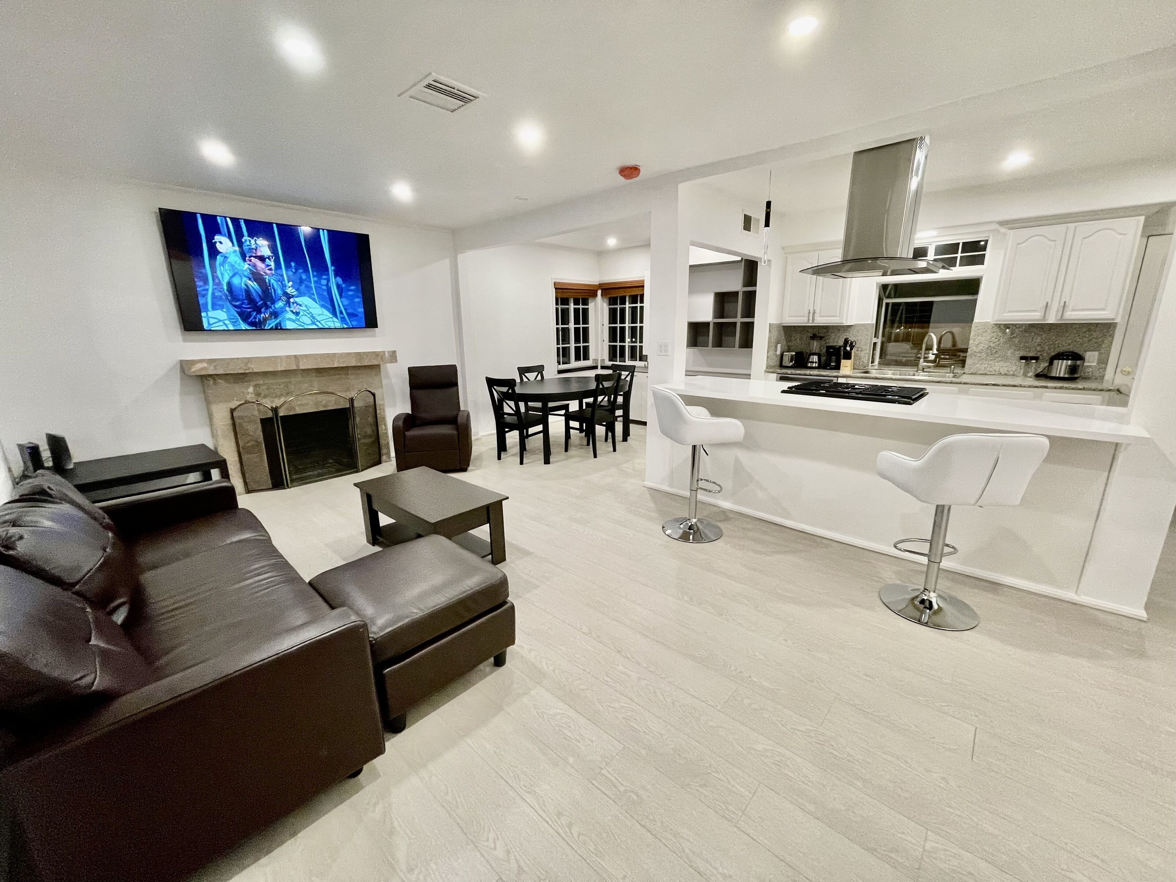 Total 6 bedrooms 2 full bath 12 beds New Remodeled