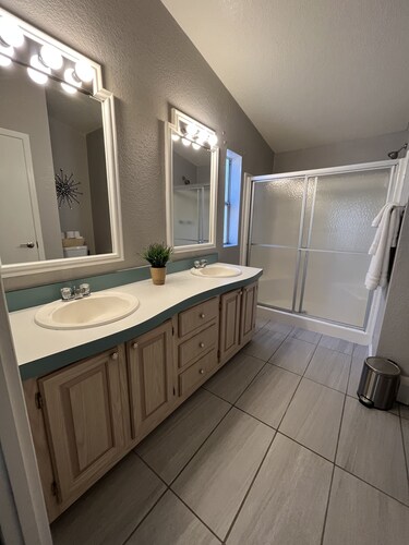 Cosmopolitan Olive
 Minutes away from Cibola National Forest