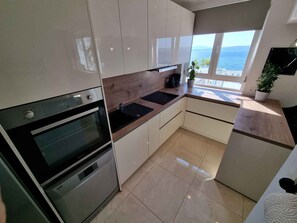 Frigorífic, forn, placa de cuina i rentaplats 
