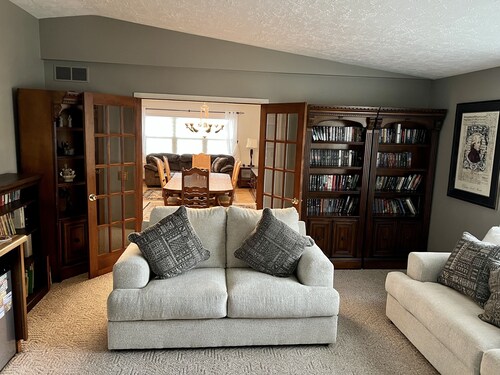 3BR/2BA Beauty near TBK sports complex. Right off I74, close to everything! 