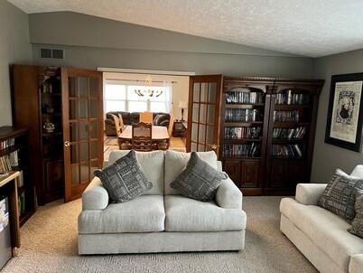 3BR/2BA Beauty near TBK sports complex. Right off I74, close to everything! 