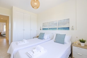 2 chambres, fer et planche à repasser, Wi-Fi gratuit, draps fournis