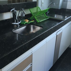 Fridge, microwave, oven, stovetop - Apto Inteiro para 6 · CT do Galo · Aeroporto Confins · Aceita Pets (Vespasiano)