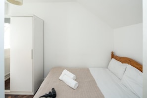 2 bedrooms, WiFi, bed sheets
