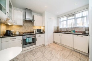 Fridge, microwave, oven, stovetop - NEW 2BD Flat Heart of Battersea - Close to Station (Greater London)