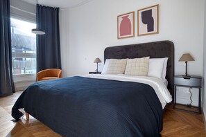 1 bedroom, iron/ironing board, WiFi, bed sheets - Beautiful Mitte 1BR nr Oranienburger Tor, by Blueground (Berlin)