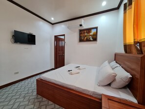 Quarto casal luxo | Ferros/tábuas de passar roupa, Wi-Fi de cortesia, roupa de cama