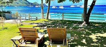 Waterfront Cottage on Belmont Walkway in Bequia