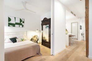 2 makuuhuonetta, silitysrauta/-lauta, ilmainen Wi-Fi, vuodevaatteet