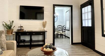 Renovated Calera Farmhouse Home!