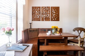 Dining - The Gravel Road Ranch - 4bd2ba - Liberty Hill - 5 Acres - King Suite -Sleeps 9+ (Liberty Hill)