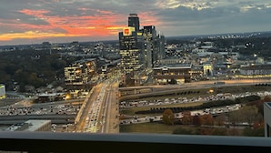 A cityscape with a prominent building labeled "271" and a busy highway. - Luxurious Condo Midtown Atlanta (Atlanta)