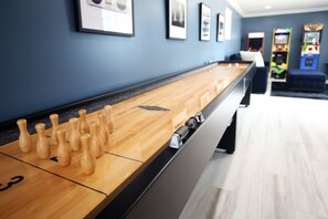 Game room - Steps to Sand: Luxury Beach Home Sleeps 10, Game Room, Firepit, Ensuite Bedrooms (Oxnard)