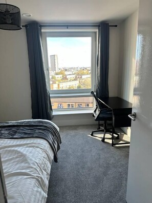 2 quartos, ferros/tábuas de passar roupa, Wi-Fi, roupa de cama