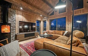 Smart TV, fireplace, stereo