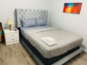 1 bedroom, desk, free WiFi - Olive Place (Saskatoon)