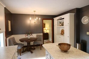 Dining - Spacious Family Home w/ Fireplace & Fire Pit (Grayson)