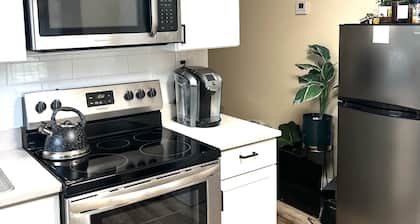 Charming and Cozy Home in Midtown mins away from restaurants and attractions