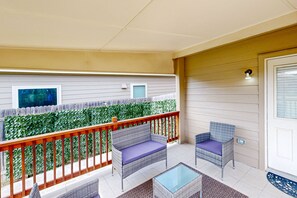 Terrace/patio - Spacious home with private yard, patio, grill, AC, & private W/D (San Antonio)