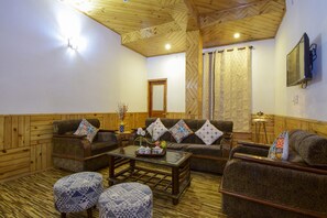 Comfort Room | Living area - Hotel Hadimba Manali By YB Hotels  (Manali)