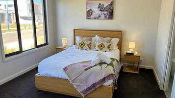 3 bedrooms, iron/ironing board, WiFi, bed sheets