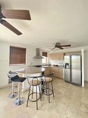 Fridge, oven, stovetop