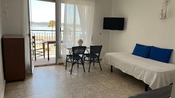 1 bedroom, bed sheets