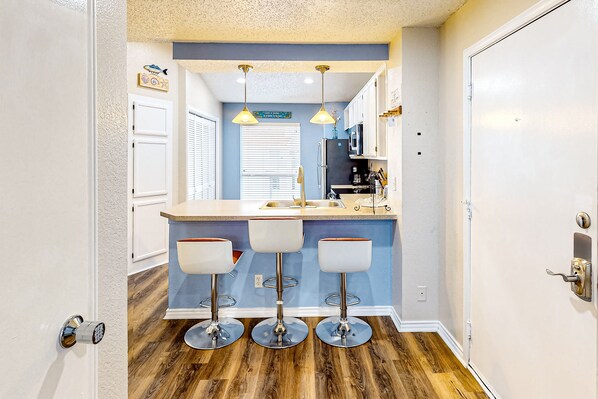 Fridge, microwave, oven, stovetop - Water-view condo with heated pool, hot tub, gym, & private balcony - near beach (Corpus Christi)