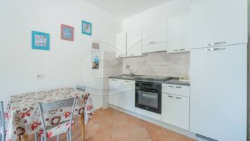 Frigorífico, horno y lavavajillas