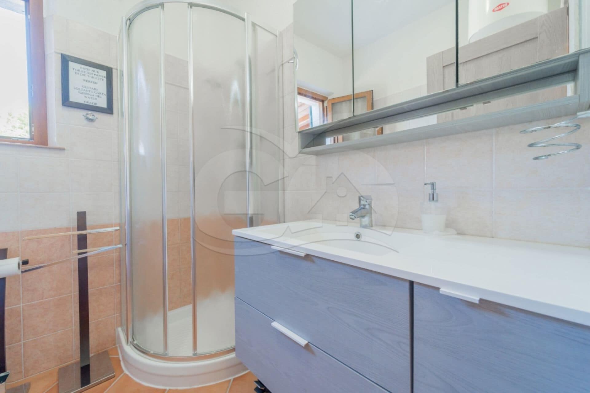 Suihku, hiustenkuivaaja