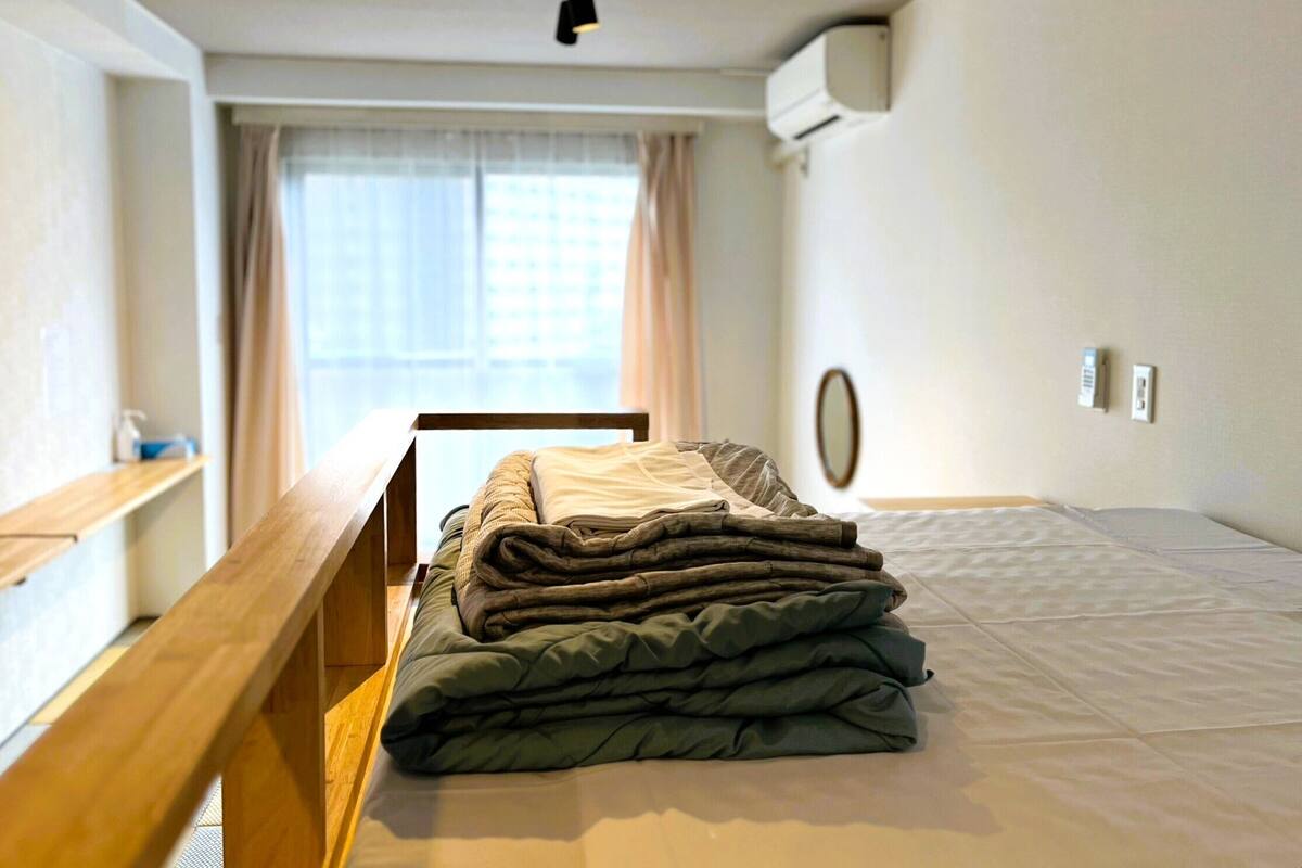 Desk, WiFi (free), bed sheets
