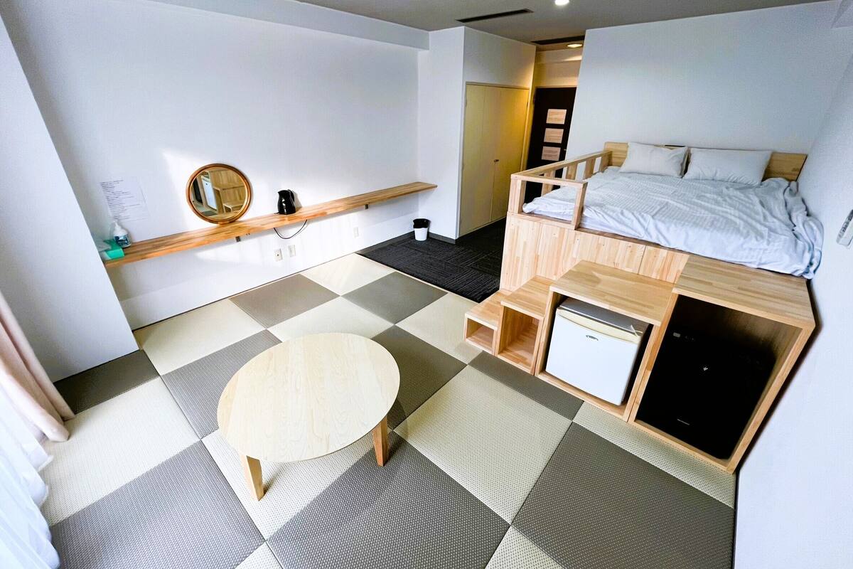 Room, Non Smoking (Japanese western room for 5) | Desk, WiFi (free), bed sheets