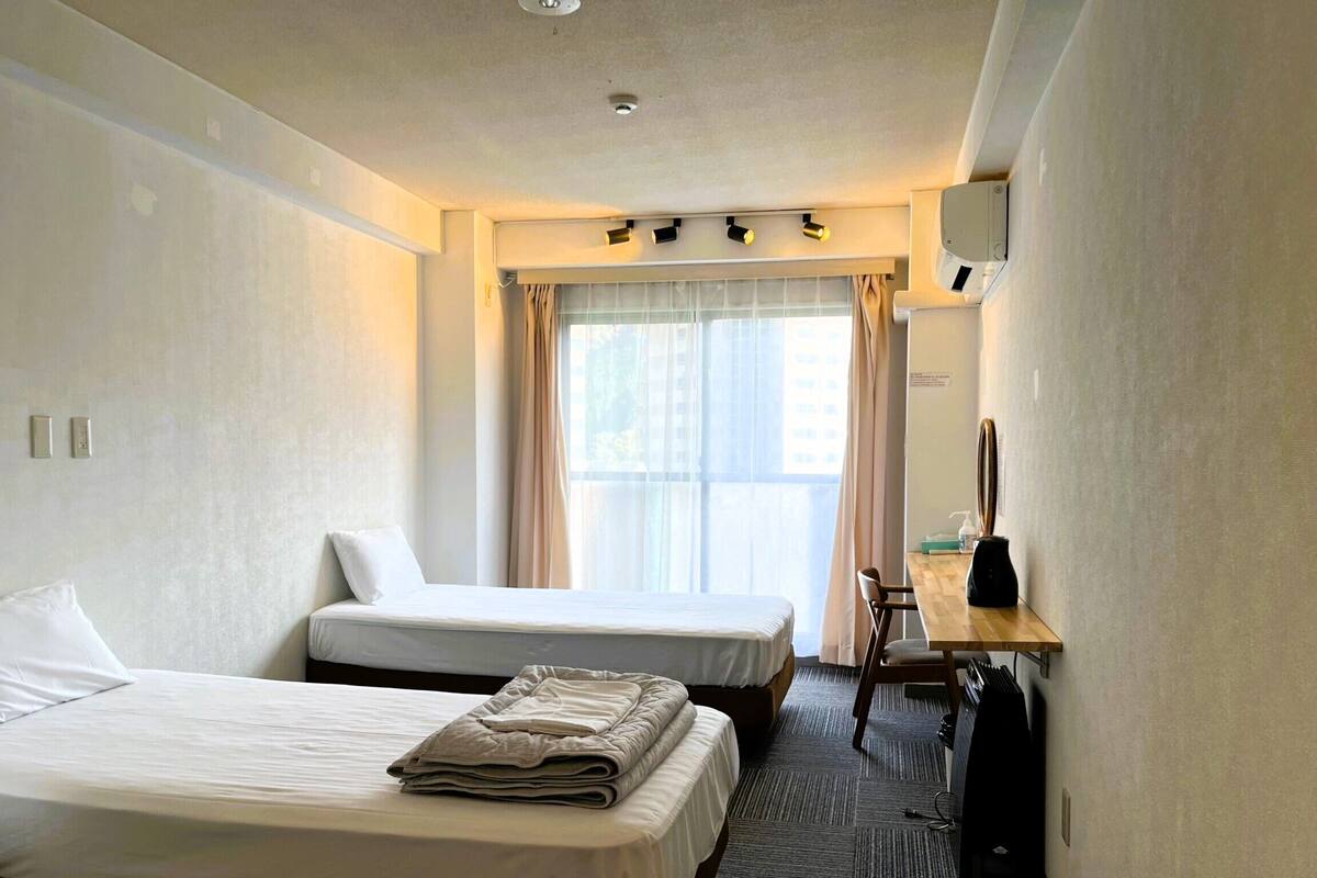 Twin Room, Non Smoking | Desk, WiFi (free), bed sheets