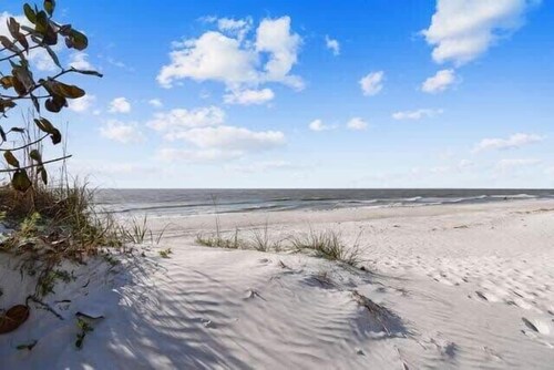 Indian Rocks Beach Condo-Steps to the Sand!