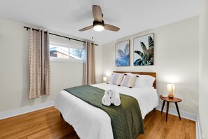 4 soverom, skrivebord, strykejern/-brett og wi-fi (inkludert)