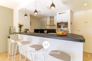 Kühlschrank, Mikrowelle, Ofen, Geschirrspüler