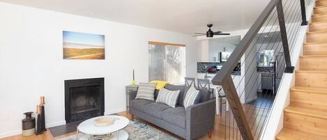 Fernseher, Kamin, Arbeitsbereiche