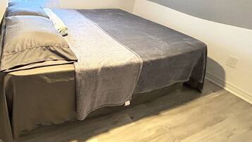 Upstairs #3 (Hight 5.5) | 1 bedroom, free WiFi