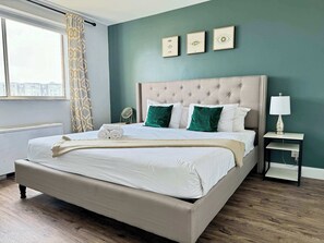 2 Schlafzimmer, Schreibtisch, Bügeleisen/Bügelbrett, WLAN