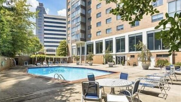 Pool - Stylish 2BR Apartment with City View (Atlanta)