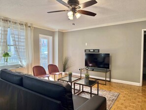 テレビ、書斎 / ワークスペース