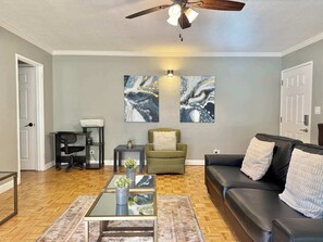 Televisión, oficina