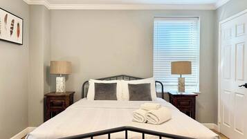 1 bedroom, desk, iron/ironing board, WiFi